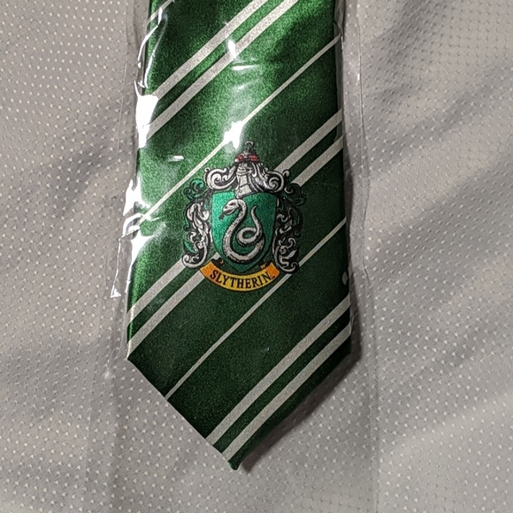 Harry Potter Slytherin Tie - Picture 2 of 4